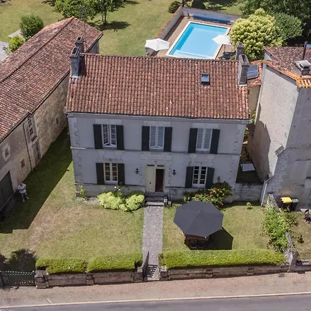 De La Maison Du Bonnesheur Bonnes (Charente)