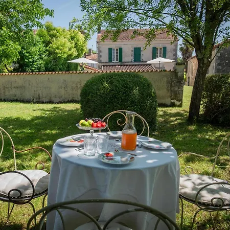 De La Maison Du Bonnesheur Tatil Evi Bonnes (Charente)