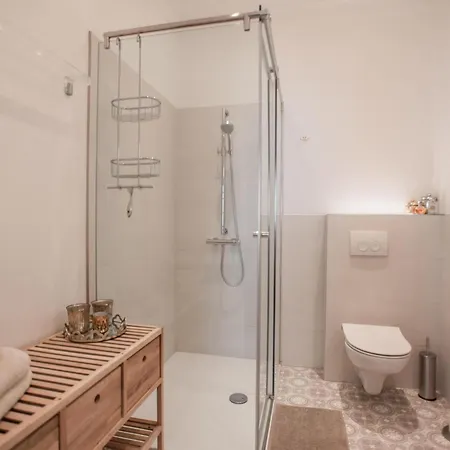 De La Maison Du Bonnesheur * Bonnes (Charente)