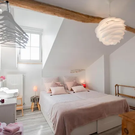 De La Maison Du Bonnesheur * Bonnes (Charente)